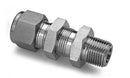Conector Pasa muros de compresion Parker de Acero Inoxidable O.D. de 1/4 pulg. X Macho NPT de 1/4 pulg.
